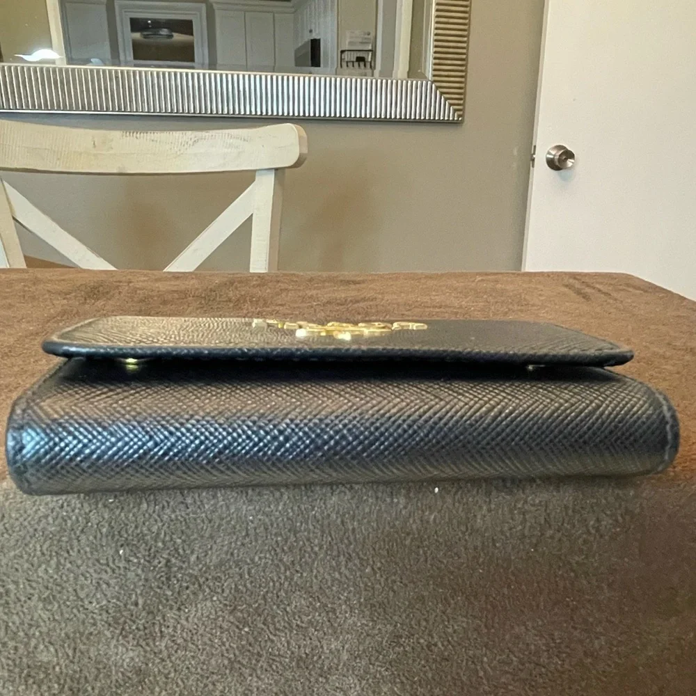 *LIKE NEW* Prada Black Key Case with Saffiano Leather and Gold Logo - Picture 5 of 10